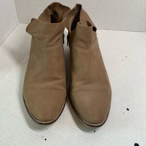 Seychelles taupe booties size 10